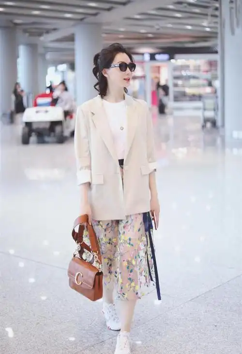 42岁的陈数剧里抢了佟丽娅风头,看过她的私服穿搭就知道她有多美