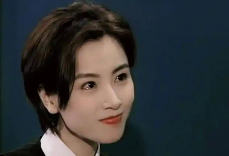 七位能驾驭短发的女演员,有人留短发33年,有人留短发像高中生_袁洁莹