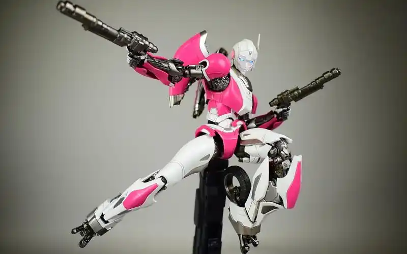 1200定价确实有点飘了,变形金刚电影threezero大黄蜂外传dlx阿尔茜