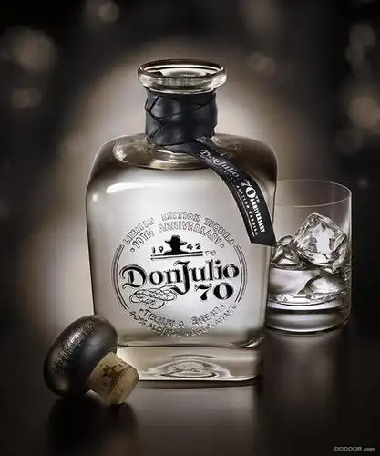 高端大气上档次的洋酒瓶与结构创意_包装设计欣赏_包装人-世界创意