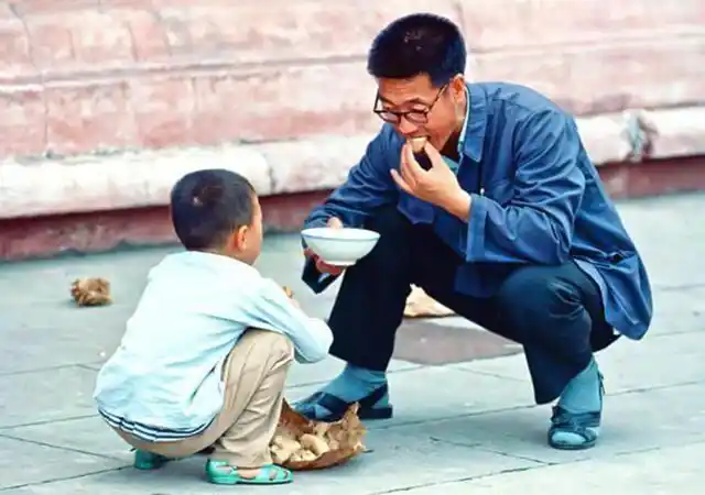 一组老照片,带你回到80年代的童年生活,没有手机电脑的纯真年代