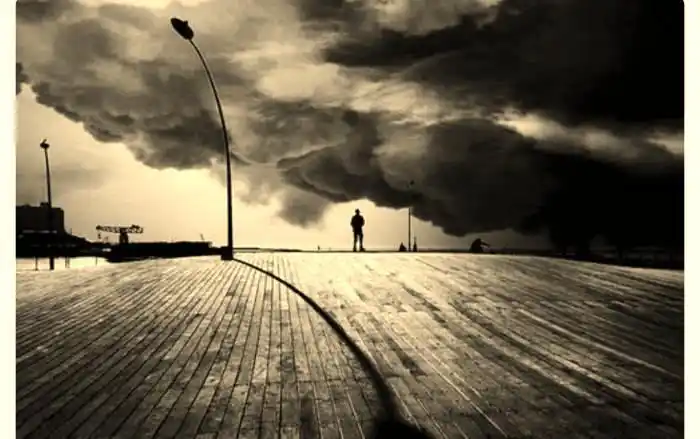 一个人的心很乱很压抑的说说因为一个人心乱了的说说