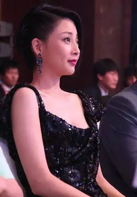 "水蜜桃"殷桃:大满贯视后,那些不为人所知的激情往事