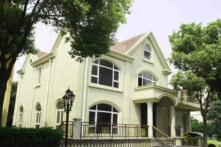 240平别墅白色外墙乳胶漆装修效果图