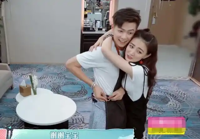 徐璐拥抱男友,谁注意张铭恩的手放哪了?徐爸捂眼不敢看