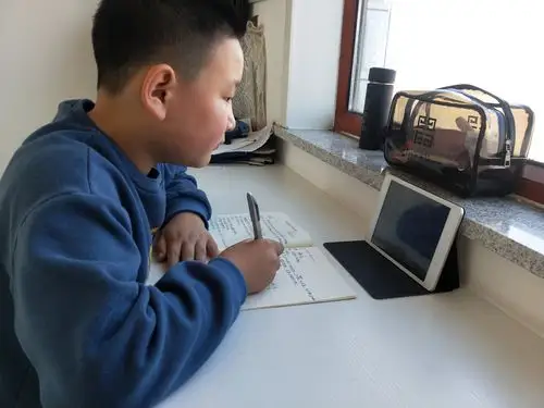 听网课我是认真的!