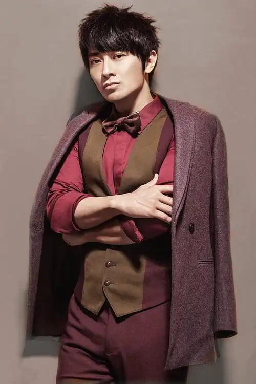 p>孙耀威,1973年1月3日生于中国香港,祖籍广东潮州,中国香港流行乐男