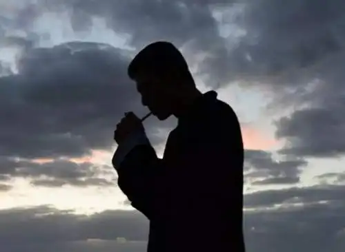 地铁上年轻妈妈暖爆朋友圈:你有教养的样子,真美