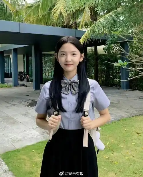 章若楠古早校服照