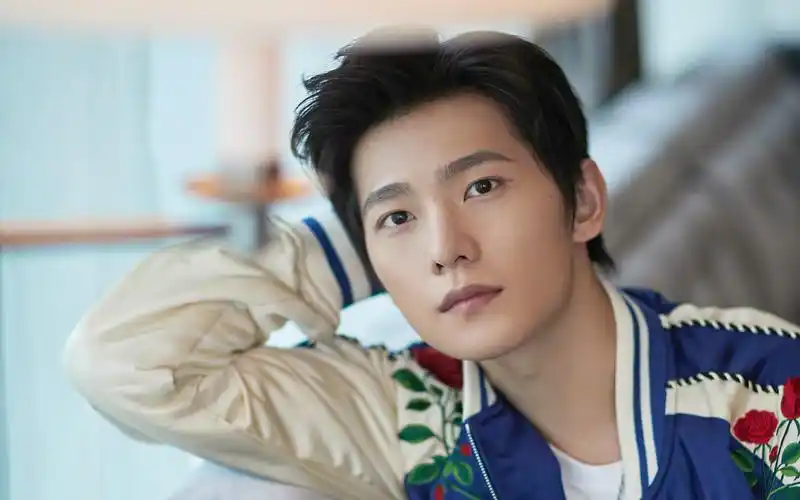 杨洋帅气高清写真电脑桌面壁纸图片-大陆明星-手机壁纸下载-美桌网