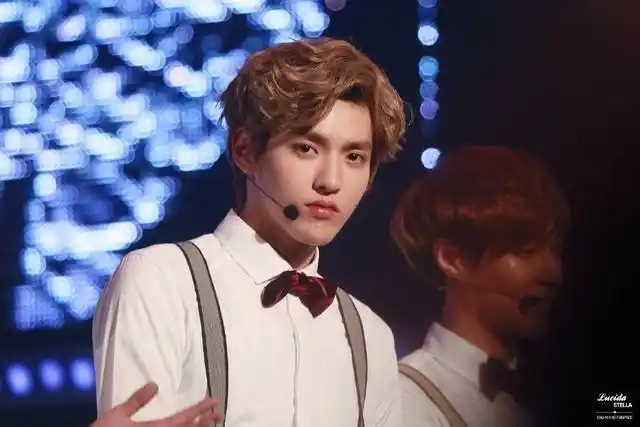 吴亦凡历史上的今天:金发卷毛小王子来撩动妮的心啦!