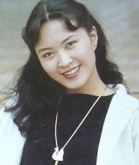 80年代当红女星方舒,二婚嫁给小十岁屠洪刚,如今过得如何