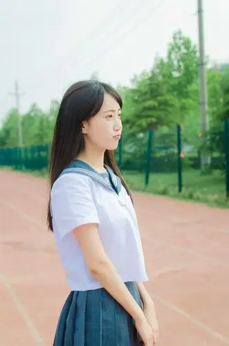 毕业季小学妹校服清新萌动人心1