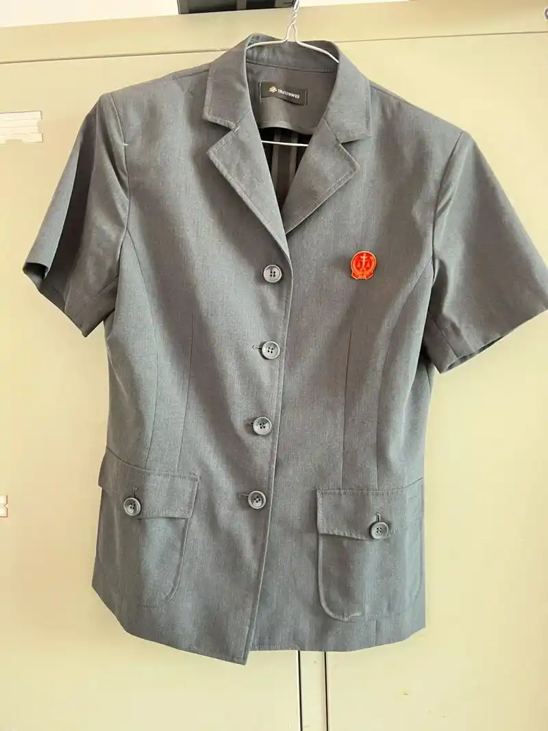 家人们,咱们就是说法院夏装还是挺时尚的  并且经典又独特