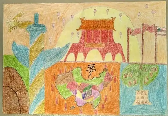 盘在柱子上的龙象征着我们是龙的传人,下方的中国地图象征着各个地方