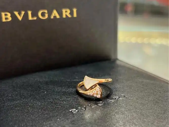 宝格丽扇子戒指白贝母镶钻51号单品