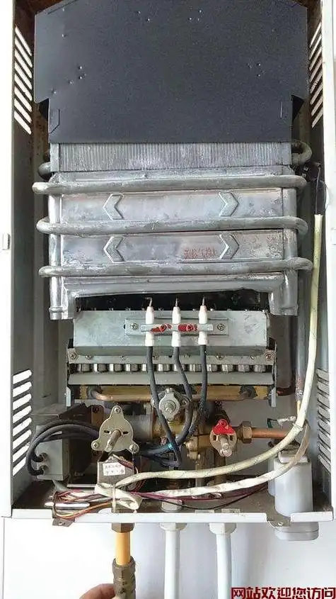 又长又尖的那根是点火针,点火器的工作和感应就会迟钝,:开热水器的