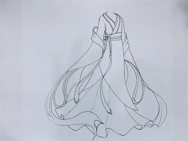 怎样画古装衣服(步骤)
