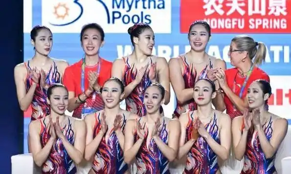 中国花样游泳队斩获世界杯金牌