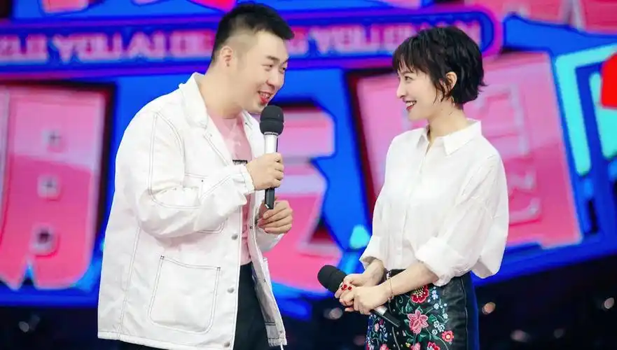 可在这一期节目里面,当时的杜海涛当众向吴昕表白,并且还说自己暗恋了