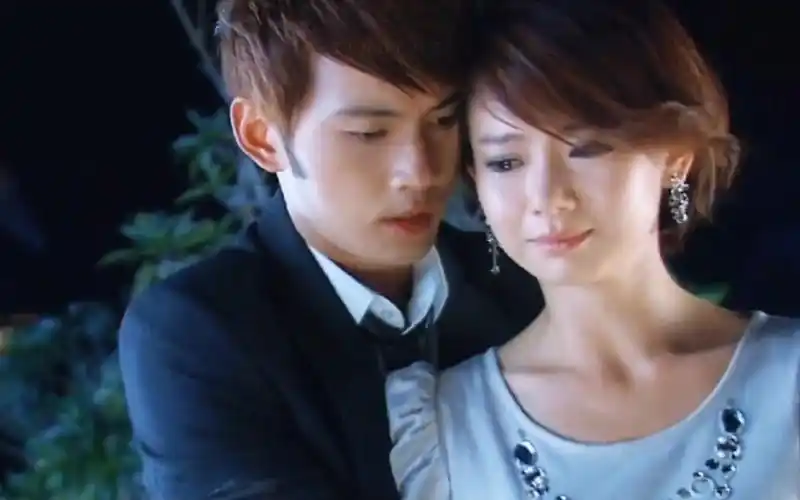 或许沐之晴喜欢的并不是项天骐,而是小时候救她的那个人,她都喜欢他.