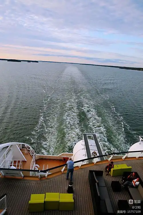 赫尔辛基乘坐爱沙尼亚邮轮,向南航行80公里,跨越狭窄的波罗的海海峡