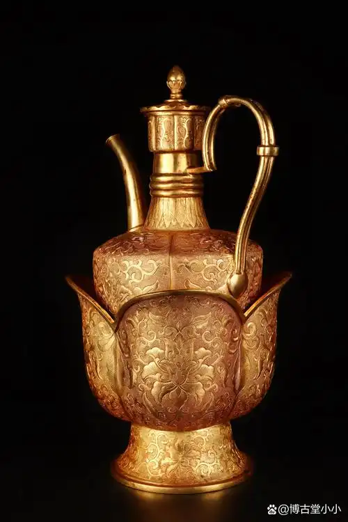 唐代铜鎏金酒壶 重1742克,高34厘米,宽17.5厘米