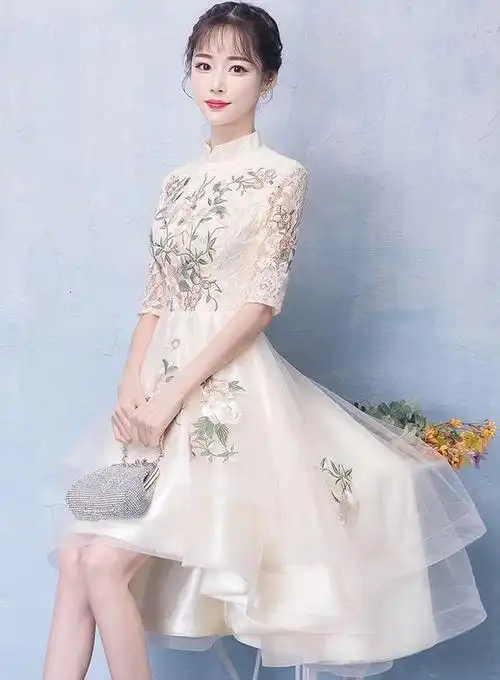 十分漂亮的伴娘礼服穿搭得体又不抢风头仙气十足