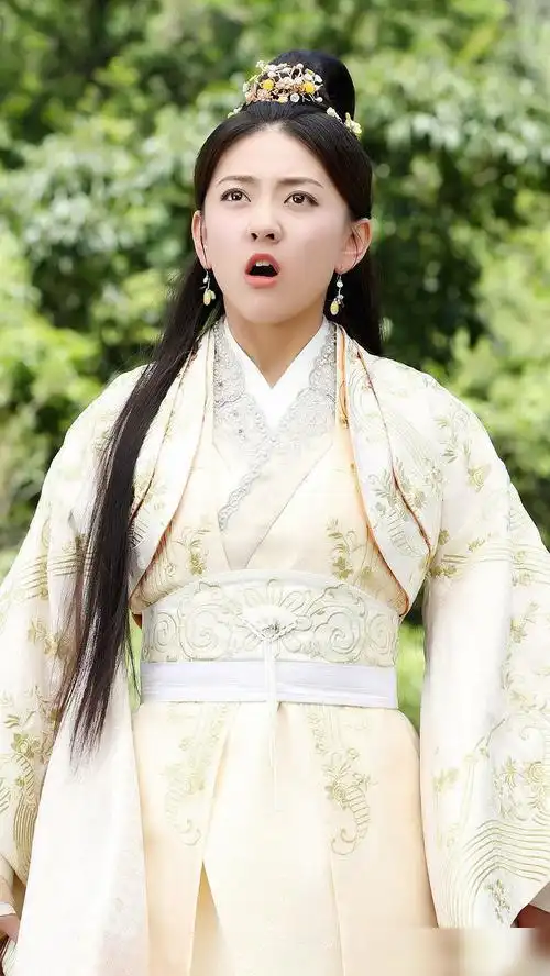 时至当下,她已经出演过多部不同类型的电视剧,有金古武侠剧《绝代双骄