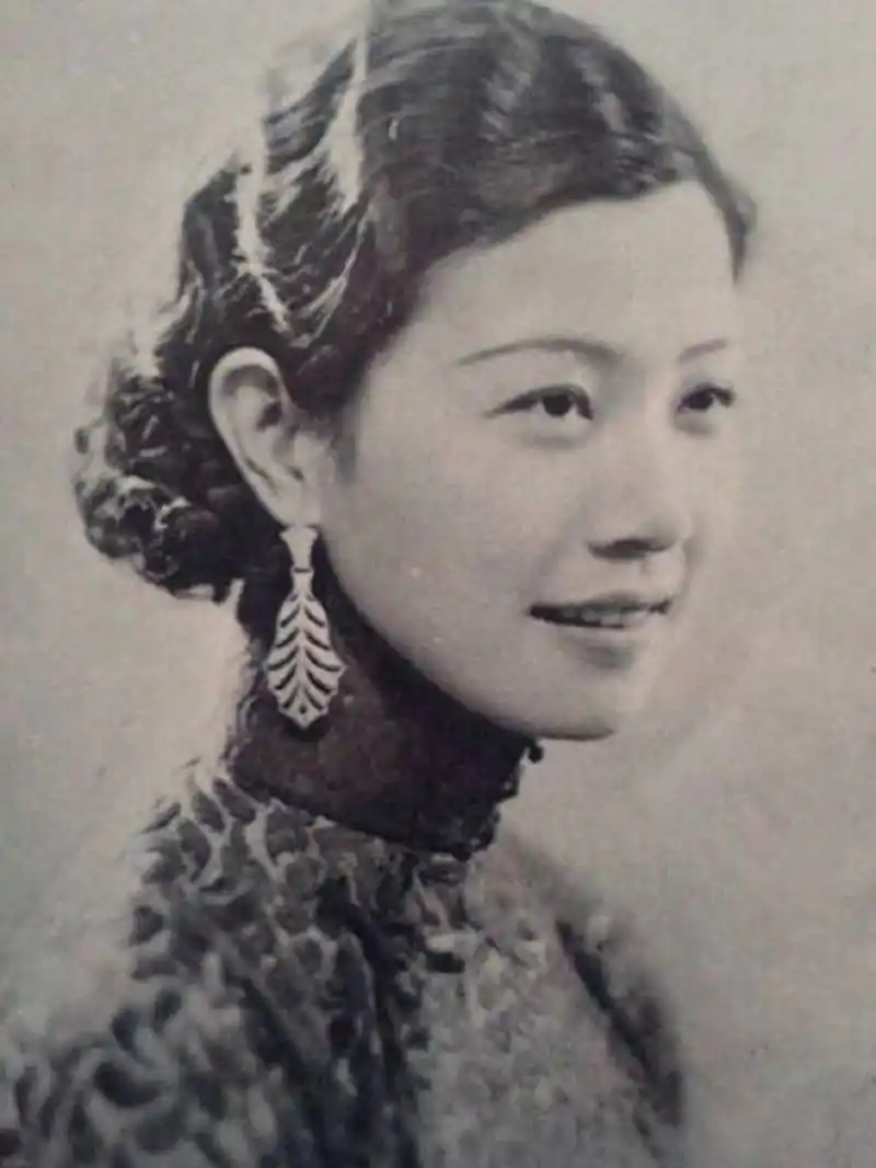 一代女神:阮玲玉 阮玲玉 ,可口可乐公司的第一位中国代言人,20岁被封