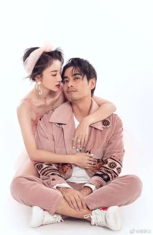 陈龙章龄之婚纱照,章龄之 陈龙(44岁上海男人陈龙结婚9周年秀恩爱)