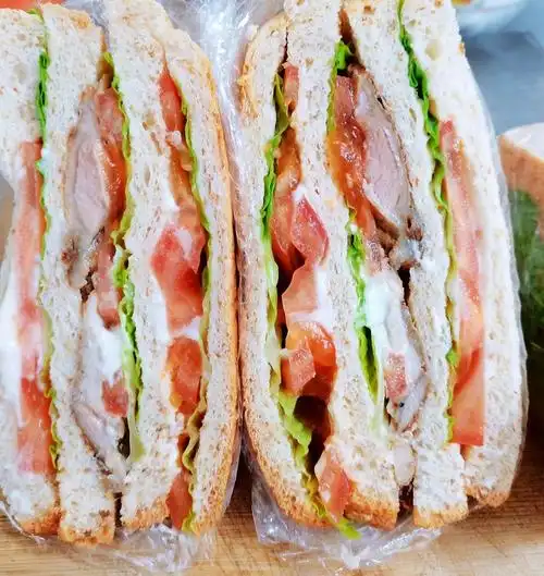 超简单的西式早餐鸡排三明治层层美味肉香十足营养满满