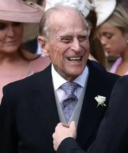 英国菲利普亲王不幸去世离100岁生日只差2个月女王太令人心疼