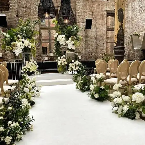 室内婚礼场地布置图片_会议场地迎宾布置图片_婚礼场地背景布置图片