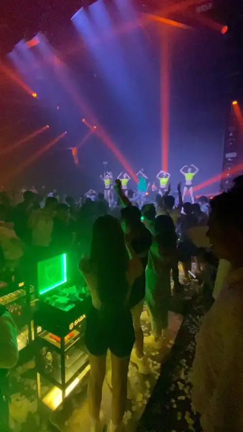 这里是三亚saga蹦迪现场