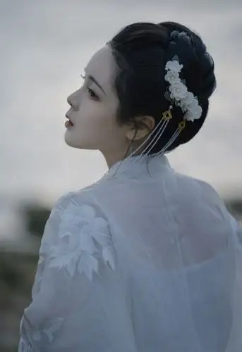 回眸一笑百媚生