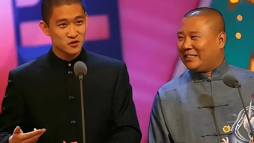 就是说,曹云金跟郭德纲学相声是交了学费的,所以曹学成后,完全可以理