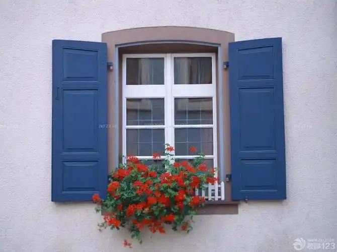 简约别墅木质窗户设计欣赏图全