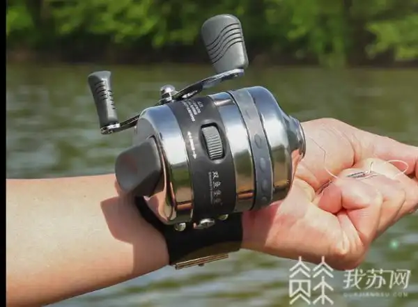 "飞镖射鱼"风靡网络 警方提醒这样的行为涉嫌违法