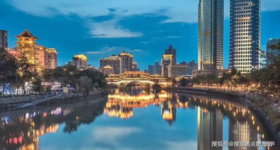 最具有活力的城市区域新一线城市成都的城市封面代表春熙路,盐市口