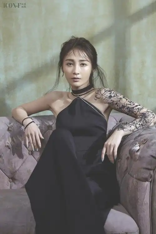 姚笛曝最新时尚大片 酷帅冷艳花臂实力抢眼