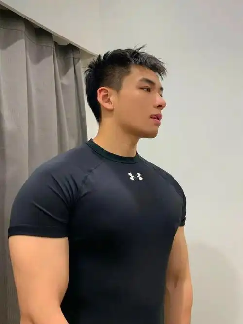 湖北高颜值肌肉男,痞帅气质太撩了