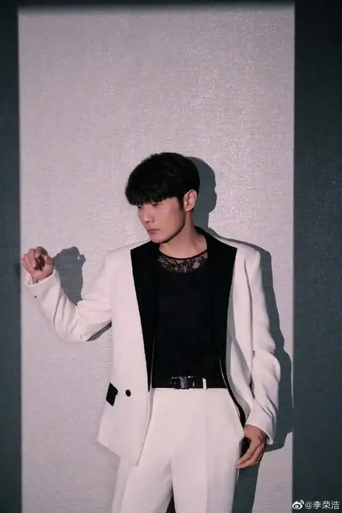 李荣浩超话#李荣浩0711生日快乐#他是嗓音有质感的歌手,是有着丰富