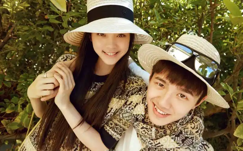 刘昊然欧阳娜娜合照发糖!