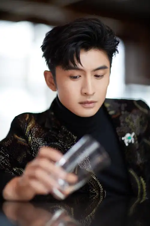 张云龙复古印花西装帅气写真图片69