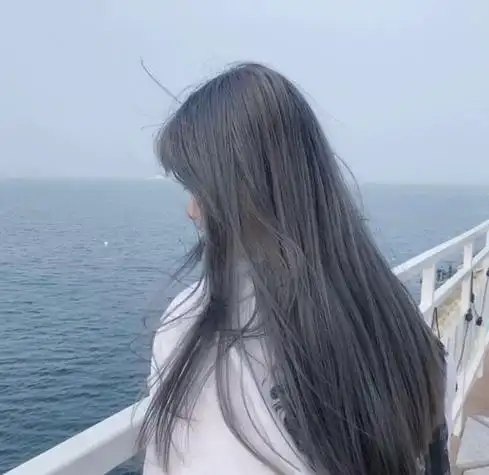 qq头像女生简单大方背影女头