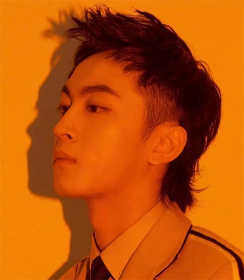 帅气时髦狼尾发型 备受小鲜肉喜爱_男士短发 - 美发站