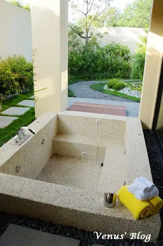 户外的泡澡池也很东南亚风,可惜这次没有时间安排好好享受一下垦丁