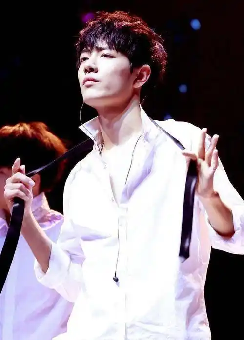 现在的肖战可能每次都在心中默默祈祷:"千万不要出事.