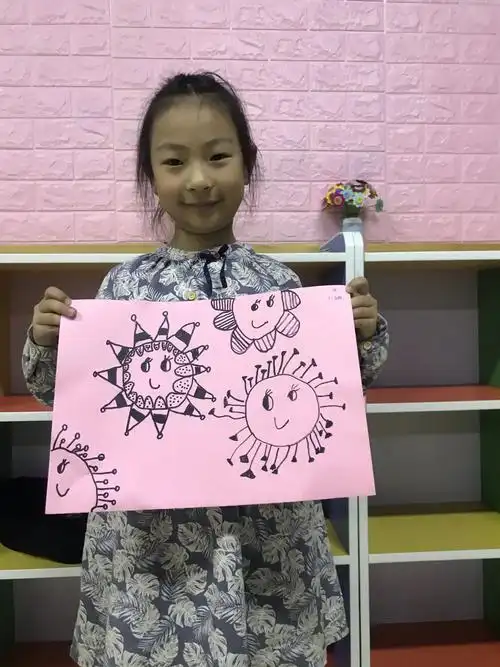 美术班,线描画《太阳》出作品了